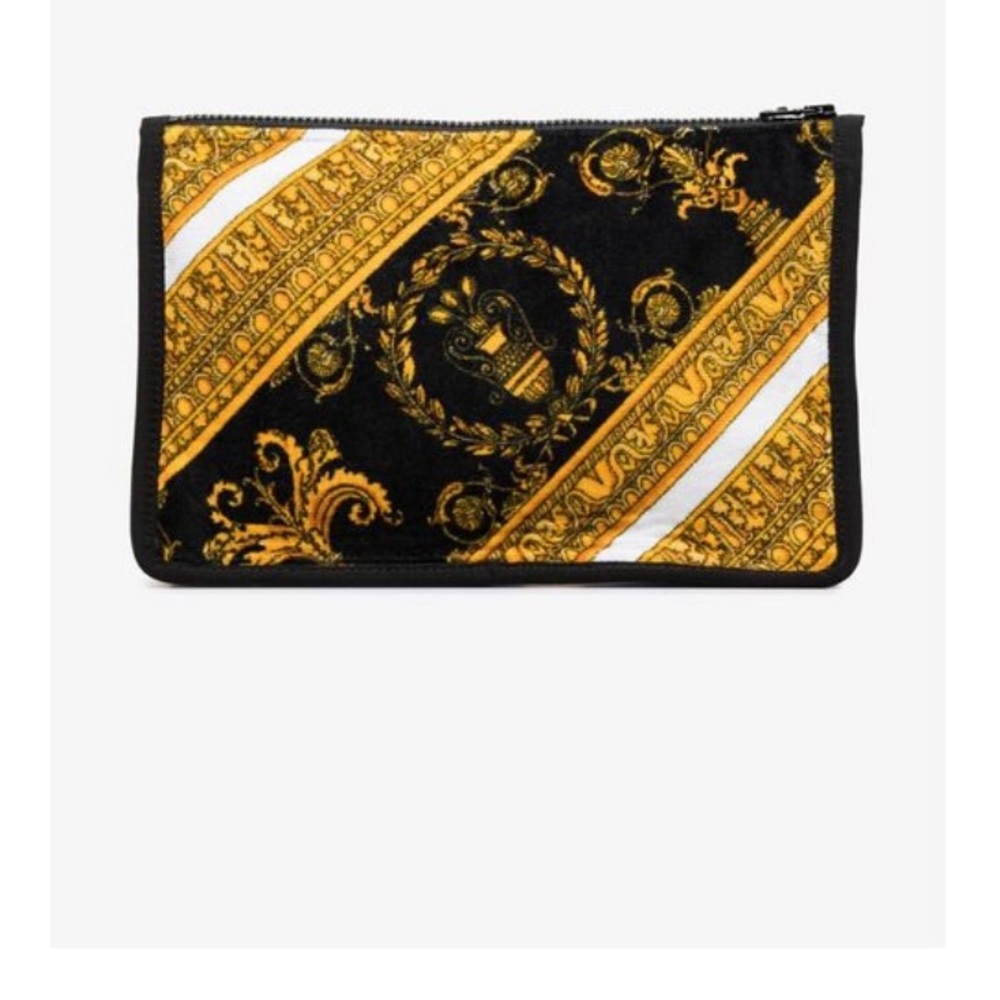 Versace - Picture 2 of 8